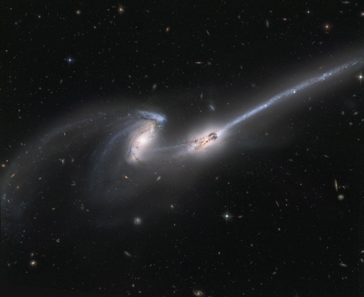 NGC4676 - The Mice Galaxies - Hubble Legacy Archive